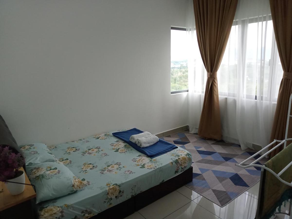 Fz Almyra Homestay Каджанг Экстерьер фото